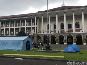 Mahasiswa UGM Kemah di Balairung, Tuntut Benahi Penanganan Kekerasan Seksual