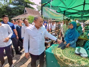 Kopdes Merah Putih Bantu Ekonomi Warga, Zulhas: Desa Akan Hidup