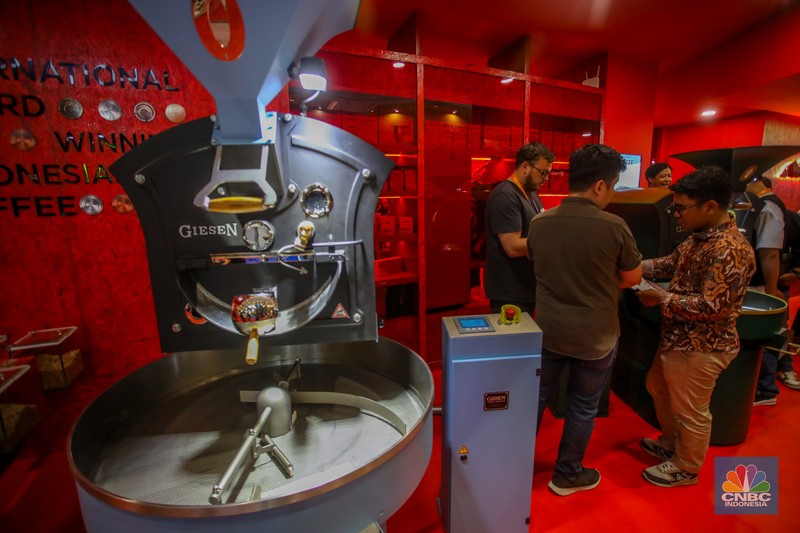 Pameran World of Coffee Jakarta 2025 di Jakarta International Convention Center (JICC), Jakarta, Kamis (15/5/2025). (CNBC Indonesia/Faisal Rahman)