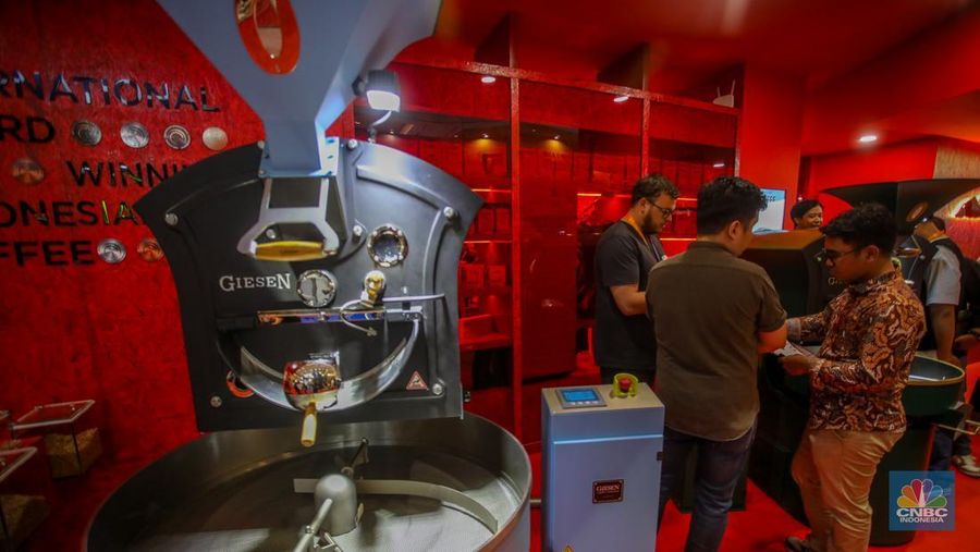 Pameran World of Coffee Jakarta 2025 di Jakarta International Convention Center (JICC), Jakarta, Kamis (15/5/2025). (CNBC Indonesia/Faisal Rahman)