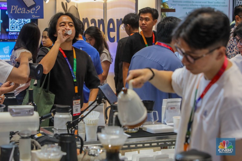 Pameran World of Coffee Jakarta 2025 di Jakarta International Convention Center (JICC), Jakarta, Kamis (15/5/2025). (CNBC Indonesia/Faisal Rahman)