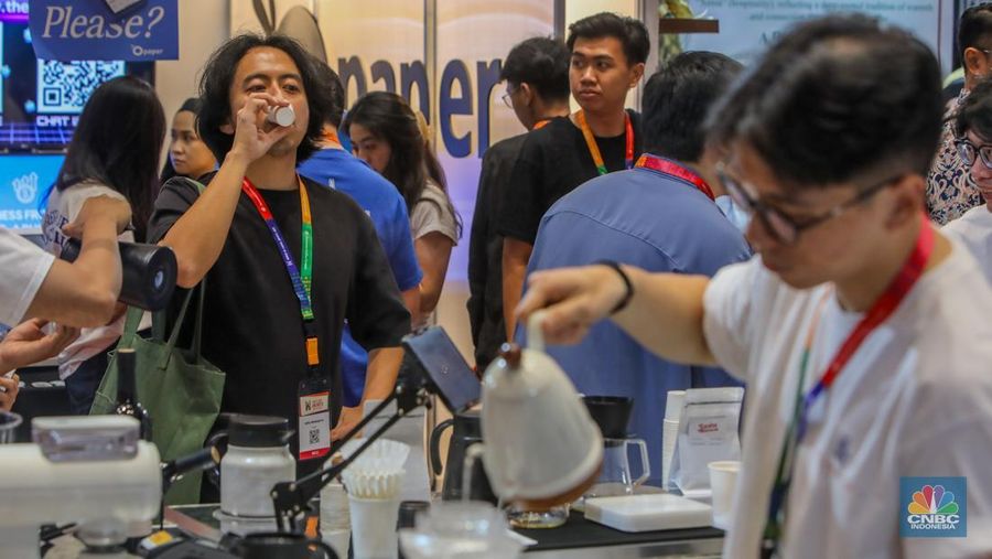Pameran World of Coffee Jakarta 2025 di Jakarta International Convention Center (JICC), Jakarta, Kamis (15/5/2025). (CNBC Indonesia/Faisal Rahman)