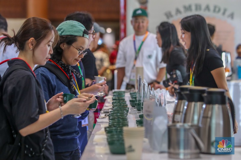 Pameran World of Coffee Jakarta 2025 di Jakarta International Convention Center (JICC), Jakarta, Kamis (15/5/2025). (CNBC Indonesia/Faisal Rahman)