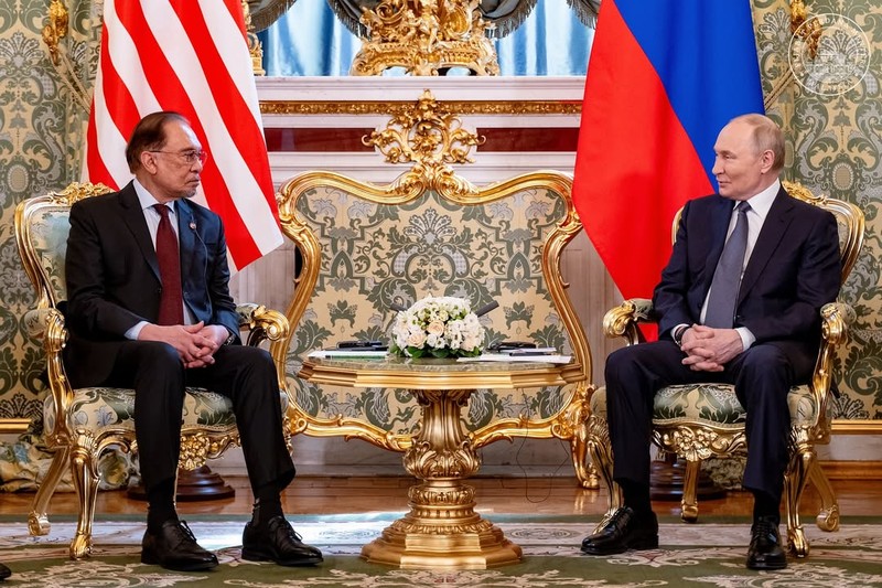 Perdana Menteri (PM) Malayasia, Anwar Ibrahim mengunggah sebuah momen di akun instagramnya saat melakukan pertemuan dengan Presiden Rusia, Vladimir Putin di Kremlin, Rusia pada Kamis (15/5/2025). Perdana Menteri (PM) Malayasia, Anwar Ibrahim mengunggah sebuah momen di akun instagramnya saat melakukan pertemuan dengan Presiden Rusia, Vladimir Putin di Kremlin, Rusia pada Kamis (15/5/2025). (Instagram/anwaribrahim_my)