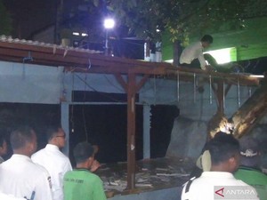 Polisi Bongkar Posko Ormas di Pasar Kramat Jati, Buru Preman Meresahkan