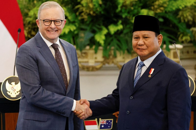 Perdana Menteri Australia Anthony Albanese dan Presiden Indonesia Prabowo Subianto bertemu di Istana Merdeka di Jakarta, Indonesia 15 Mei 2025. Perdana Menteri Australia Anthony Albanese dan Presiden Indonesia Prabowo Subianto bertemu di Istana Merdeka di Jakarta, Indonesia 15 Mei 2025. (REUTERS/Ajeng Dinar Ulfiana)