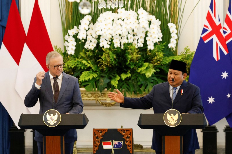 Perdana Menteri Australia Anthony Albanese dan Presiden Indonesia Prabowo Subianto bertemu di Istana Merdeka di Jakarta, Indonesia 15 Mei 2025. (REUTERS/Ajeng Dinar Ulfiana)