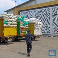 Orang Terkaya RI Jadi Sopir Truk Angkut Beras, Warga Kaget dan Pingsan
