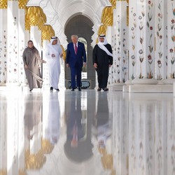 Trump Bergerak ke UEA, Incar Kesepakatan Chip AI Super Canggih