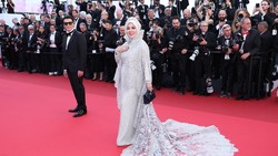 Video Potret Syahrini-Reino Barack Melenggang di Cannes Film Festival 2025