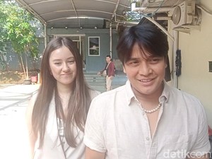 Billy Syahputra Beri Kejutan Ultah ke Vika Kolesnaya: Yang Penting Dia Bahagia