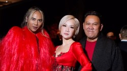 Gaya Unik nan Stylish BCL Padukan Siluet Kebaya Panjang Dengan Mini Skort