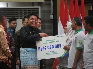 Herman Deru Salurkan JKM, Disbun: Ada 63 Kasus Kematian Pekebun di Sumsel