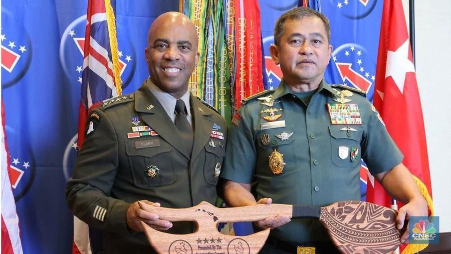 Jenderal AS Ronald Clark dan Jenderal TNI Maruli Simanjuntak bertemu di Honolulu, Hawaii