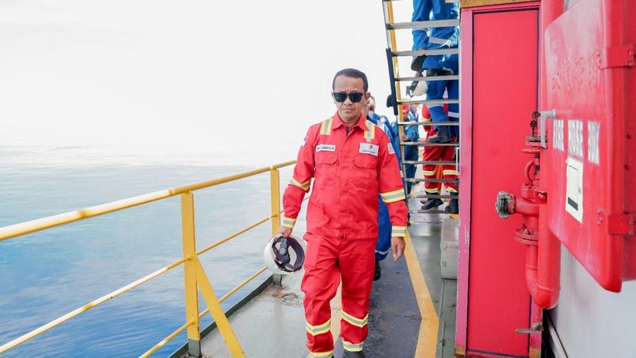 Menteri ESDM Bahlil Lahadalia meresmikan produksi perdana 2 lapangan migas milik Medco E&P Natuna Ltd di Laut Natuna, Kepulauan Riau. Dok: Kementerian ESDM