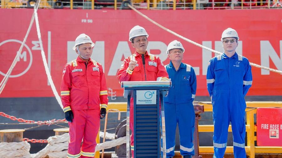 Menteri ESDM Bahlil Lahadalia meresmikan produksi perdana 2 lapangan migas milik Medco E&P Natuna Ltd di Laut Natuna, Kepulauan Riau. Dok: Kementerian ESDM