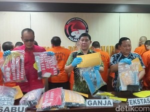 Kedapatan Bawa Narkoba, 8 Warga Asing Ditangkap di Bandara Ngurah Rai