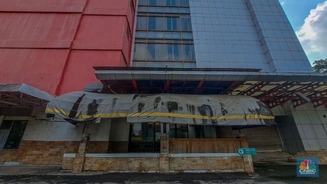 Mal Terkenal di Manggarai Dibiarkan Terbengkalai, Parkiran Bak Kuburan