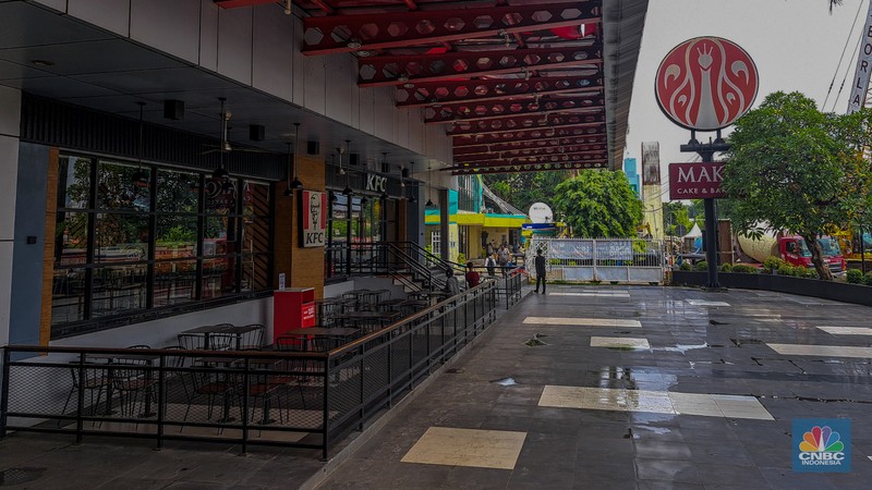Suasana pusat perbelanjaan Pasaraya Manggarai di Jakarta, Jumat (16/5/2025). Suasana pusat perbelanjaan Pasaraya Manggarai di Jakarta, Jumat (16/5/2025). (CNBC Indonesia/Faisal Rahman)