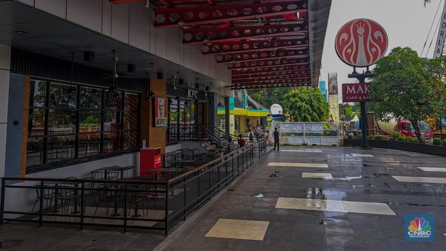 Suasana pusat perbelanjaan Pasaraya Manggarai di Jakarta, Jumat (16/5/2025). Suasana pusat perbelanjaan Pasaraya Manggarai di Jakarta, Jumat (16/5/2025). (CNBC Indonesia/Faisal Rahman)