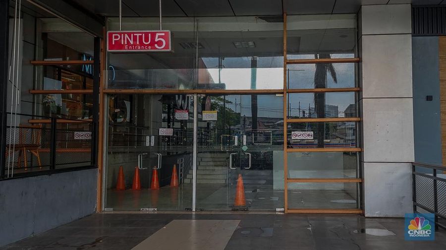 Suasana pusat perbelanjaan Pasaraya Manggarai di Jakarta, Jumat (16/5/2025). Suasana pusat perbelanjaan Pasaraya Manggarai di Jakarta, Jumat (16/5/2025). (CNBC Indonesia/Faisal Rahman)
