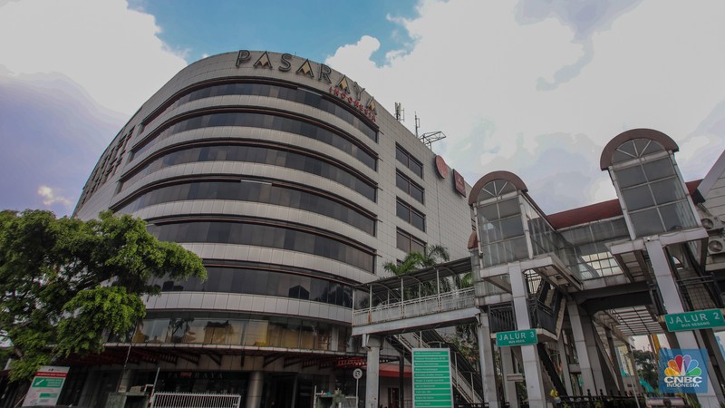Suasana pusat perbelanjaan Pasaraya Manggarai di Jakarta, Jumat (16/5/2025). Suasana pusat perbelanjaan Pasaraya Manggarai di Jakarta, Jumat (16/5/2025). (CNBC Indonesia/Faisal Rahman)