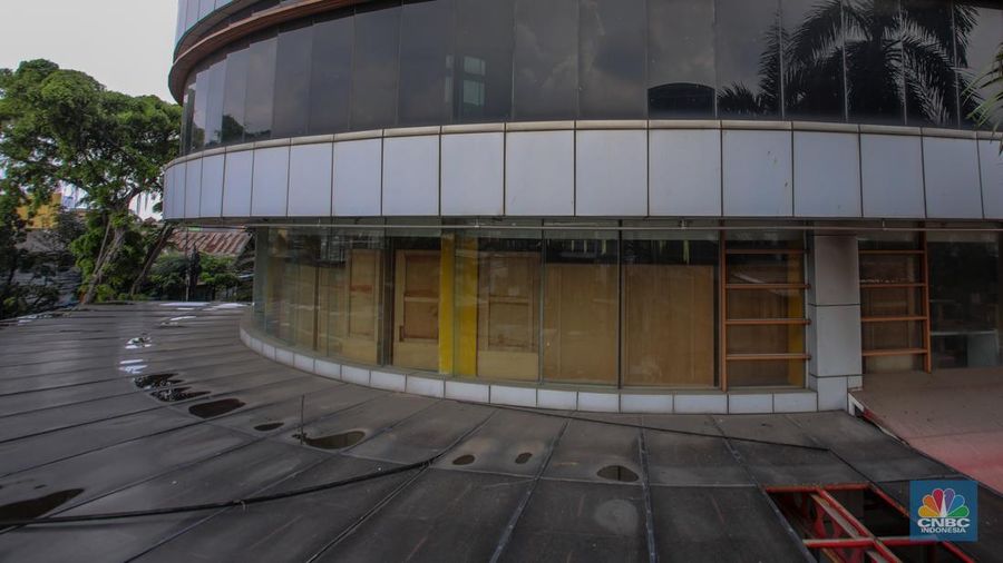 Suasana pusat perbelanjaan Pasaraya Manggarai di Jakarta, Jumat (16/5/2025). Suasana pusat perbelanjaan Pasaraya Manggarai di Jakarta, Jumat (16/5/2025). (CNBC Indonesia/Faisal Rahman)