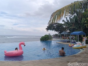 Flamingo, Beach Club yang Ramah Keluarga di Pantai Saba