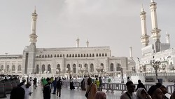 Cegah Infeksi Pernapasan, Jemaah Umrah Diimbau Pakai Masker dan Hindari Kerumunan