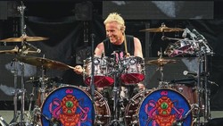 Foo Fighters Depak Drummer Tanpa Alasan Jelas
