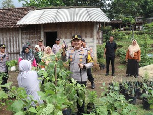 Polisi Blusukan Temui Petani Dukung Ketahanan Pangan di Magetan