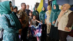 Viral 2 Anak Jadi Pemulung di Sentul, Kemensos Salurkan Bantuan ATENSI