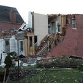 Rumah Robek Disapu Tornado, Ini Potret Mencekam Kota di AS