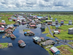 Pesona Desa Muara Enggelam, Desa Terapung di Atas Danau Melintang Kukar