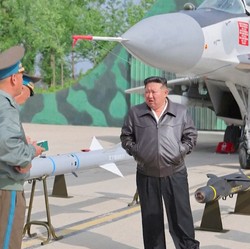 Video: Siaga Perang, Kim Jong Un Awasi Langsung Latihan Militer