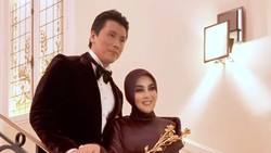 Syahrini ke Reino Barack: Terima Kasih Suamiku, Selalu Ada untuk Kami Berdua