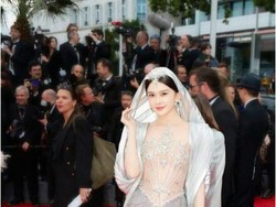 Aktris China Bergaun Transparan Diusir dari Red Carpet Cannes Aktris China Bergaun Transparan Diusir dari Red Carpet Cannes