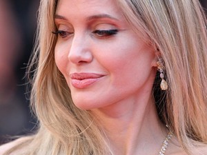 Perawatan Wajah ala Angelina Jolie yang Bikin Awet Muda hingga 10 Tahun