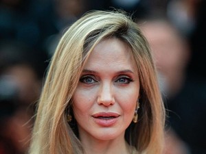 Angelina Jolie Ungkap Masa Sulit Pascacerai, Tuntut Brad Pitt Rp 500 Juta