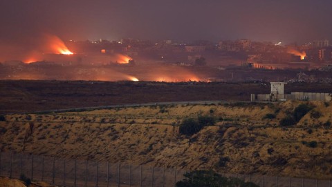api-membubung-dari-gaza-utara-seperti-yang-terlihat-dari-sisi-israel-di-perbatasan-israel-gaza-17-mei-2025-1747564900348_169