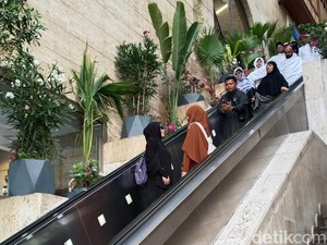 Saat Eskalator Viral Jadi Favorit Jemaah Haji Lihat Keindahan Masjidil Haram