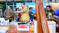 SBY Sambut Menekraf di Galeri Cikeas, Beberkan Rencana Melukis-Musik