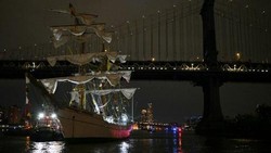 Kapal Angkatan Laut Meksiko Tabrak Jembatan Brooklyn, 2 Orang Tewas