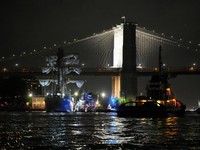 Detik-Detik Kapal AL Meksiko Tabrak Jembatan Brooklyn, Ada Korban Jiwa