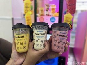 Bikin Smoothies Mangga dan Berry Pakai Mesin di Minimarket Jepang