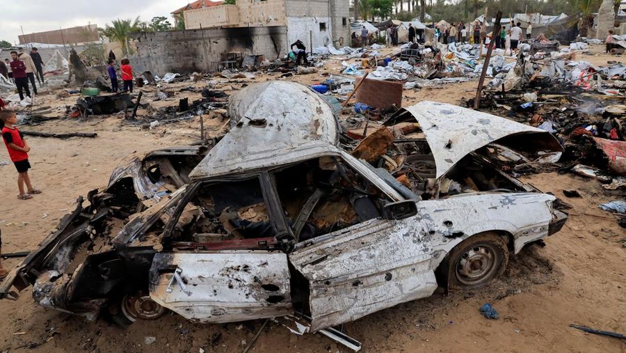 Api membubung dari Gaza utara, seperti yang terlihat dari sisi Israel di perbatasan Israel-Gaza, 17 Mei 2025. Api membubung dari Gaza utara, seperti yang terlihat dari sisi Israel di perbatasan Israel-Gaza, 17 Mei 2025. (REUTERS/Amir Cohen)
