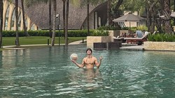 Ahn Hyo-seop Liburan di Bali, Berenang hingga Makan Mi Instan
