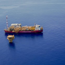Medco Pompa Produksi Minyak 6.600 bph & Gas 60 MMSCFD