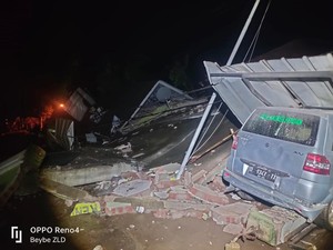 Longsor Timpa Rumah-Kantor Desa di Nagreg, 3 Orang Luka