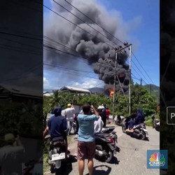 Video: Pabrik Karet di Padang Terbakar, Puluhan Warga Diungsikan
